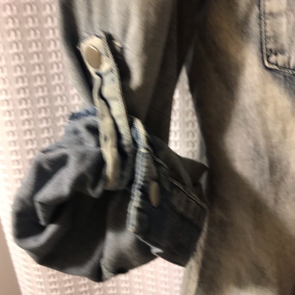 Medium red tulips denim shirt - Picture 7 of 8